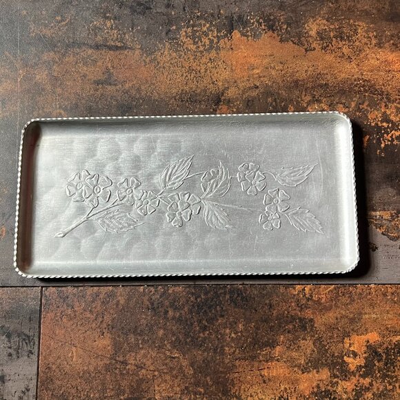 Lot of 4 Vintage Silver Plated and 2 Aluminum Serving Trays/Platters/Bowl - Picture 4 of 15